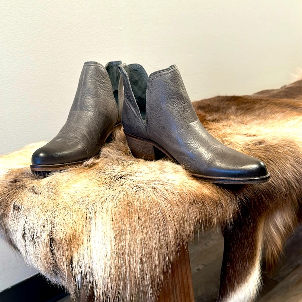 Overland Black Leather Ankle Boots Booties Size 8